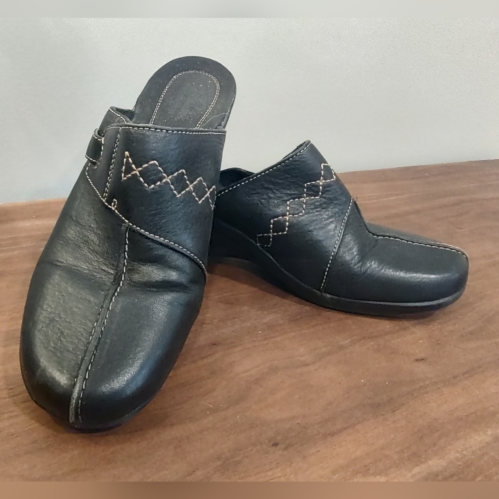 Clarks Bendables clogs